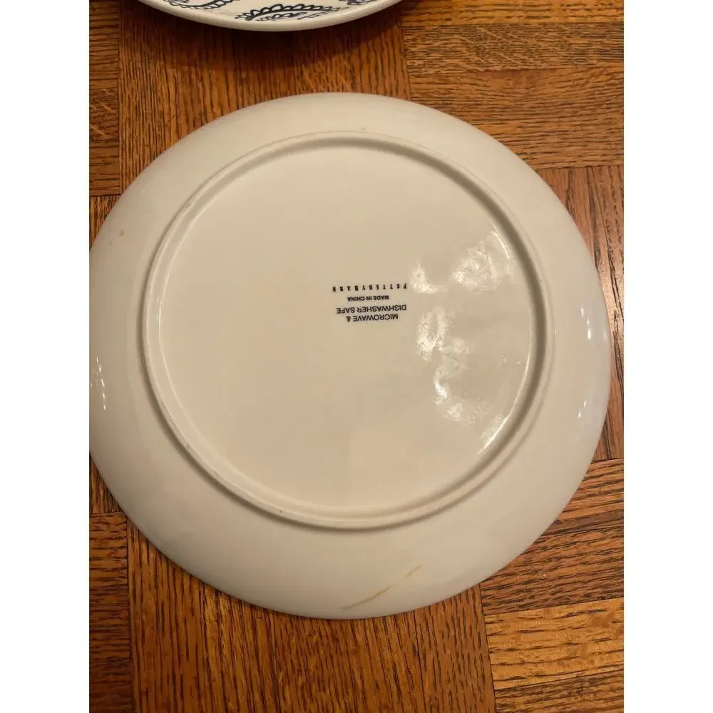 Pottery Barn blue leaf patterned plate set (5)